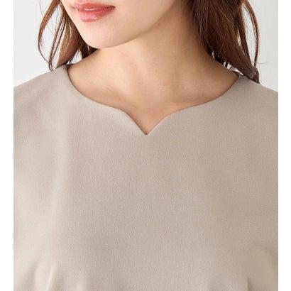 alotta アロッタ Alotta 着痩せが叶うドルマンスリーブきれいめカットソー (グレージュ) - 画像 (7)